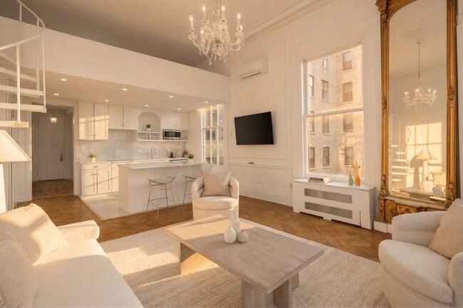 Building Photo - 3 E 9th St