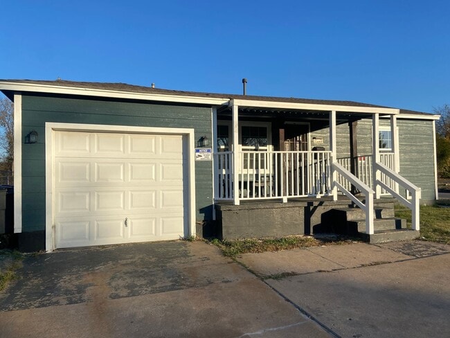 Building Photo - Section 8 Welcome -3 Bed/1 Bath