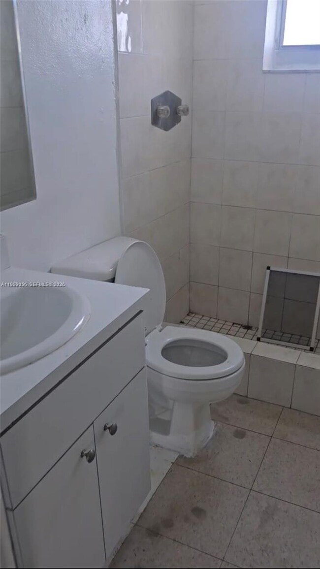 Photo - 250 SW 11th Ave Unit 3