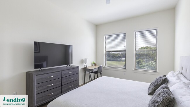 Photo - 5200 White Settlement Rd Unidad 2406