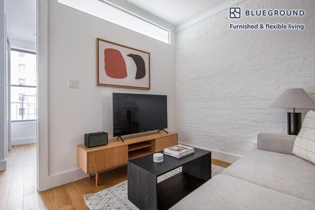 Photo - 403 E 69th St Unidad FL3-ID1518