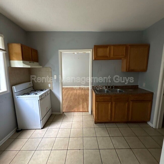 Photo - 2314 N Sheridan Ave Unit 1