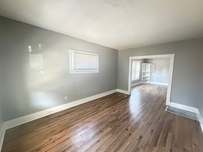 Photo - 101 E Garrett St