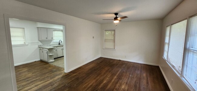 Photo - 2752 Hawthorne Dr