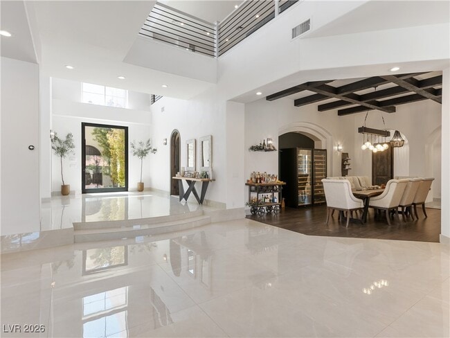 Photo - 190 Inveraray Ct