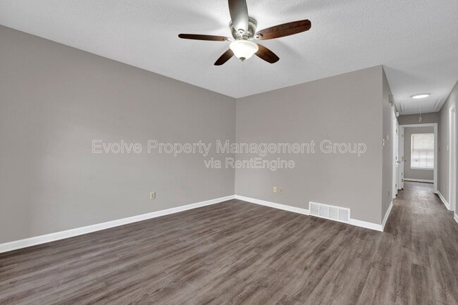 Photo - 3014 Meadows Ln
