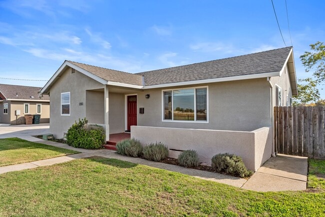 Building Photo - 12811283 Unit 12819th