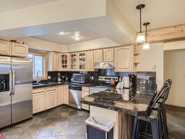 Furnished Pet Friendly Summer Rental - Furnished Pet Friendly Summer Rental