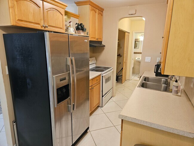 1566 NE 45th St Unidad D