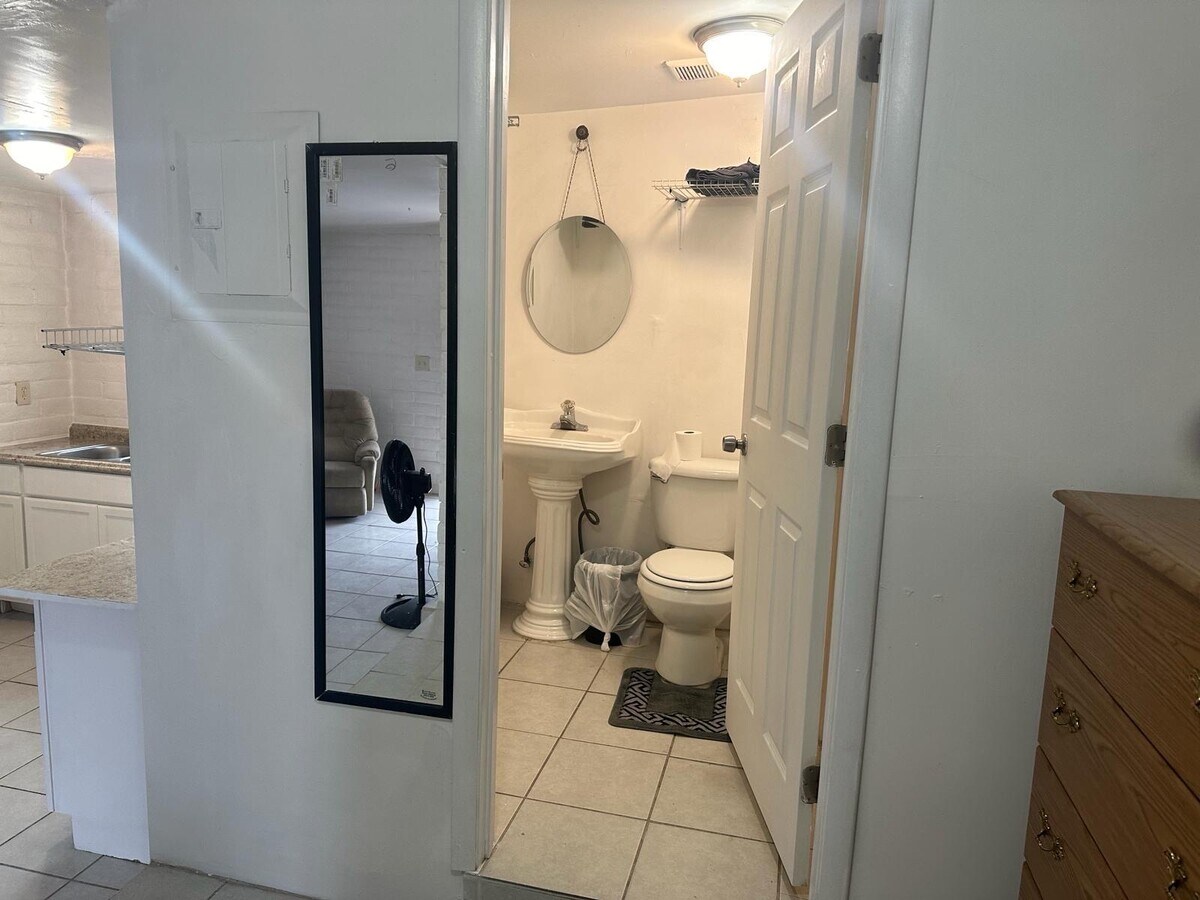 Photo - 651 N Goodman St Unidad apartment 3