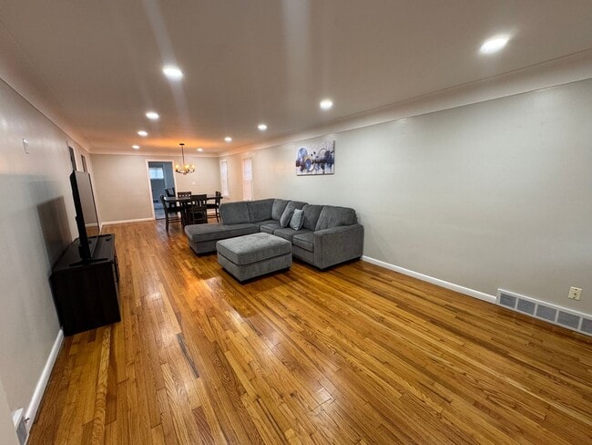 Photo - 4023 Okalona Rd