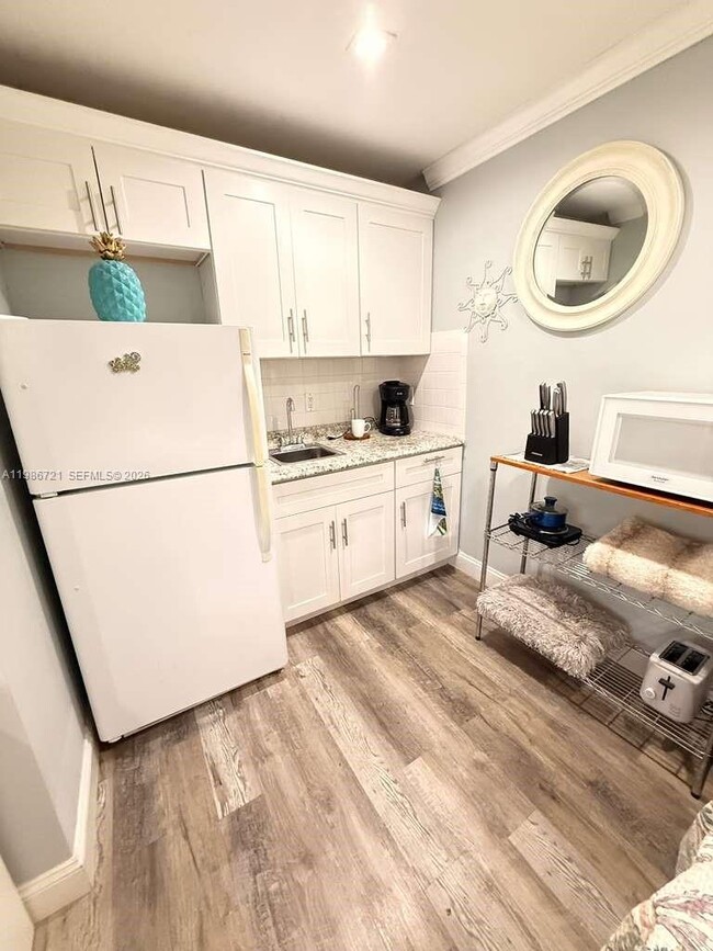 Photo - 57 NE 24th St Unidad Cottage