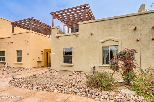 Photo - 1105 Lombard Way