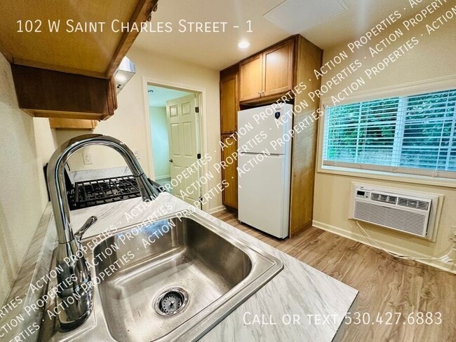 Photo - 102 W St Charles St Unit 1