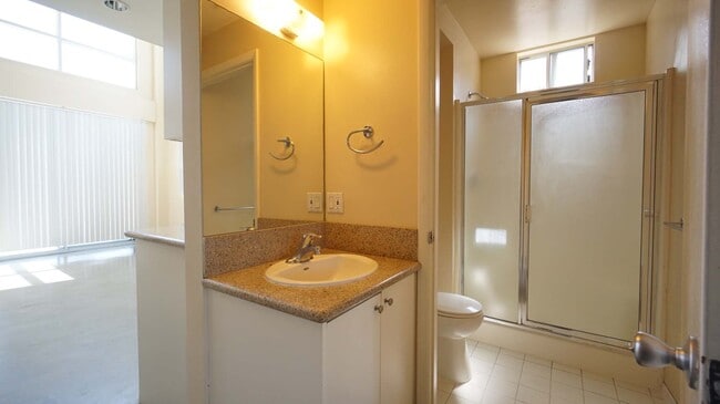 Photo - 922 W 23rd St