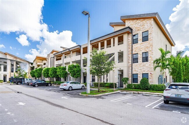 Building Photo - 8175 NW 104th Ave Unit 28B Rental