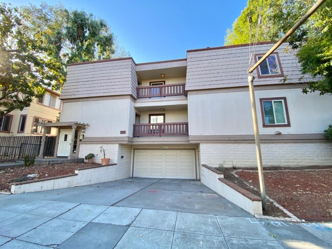 Photo - 1122 Whipple Ave Condo
