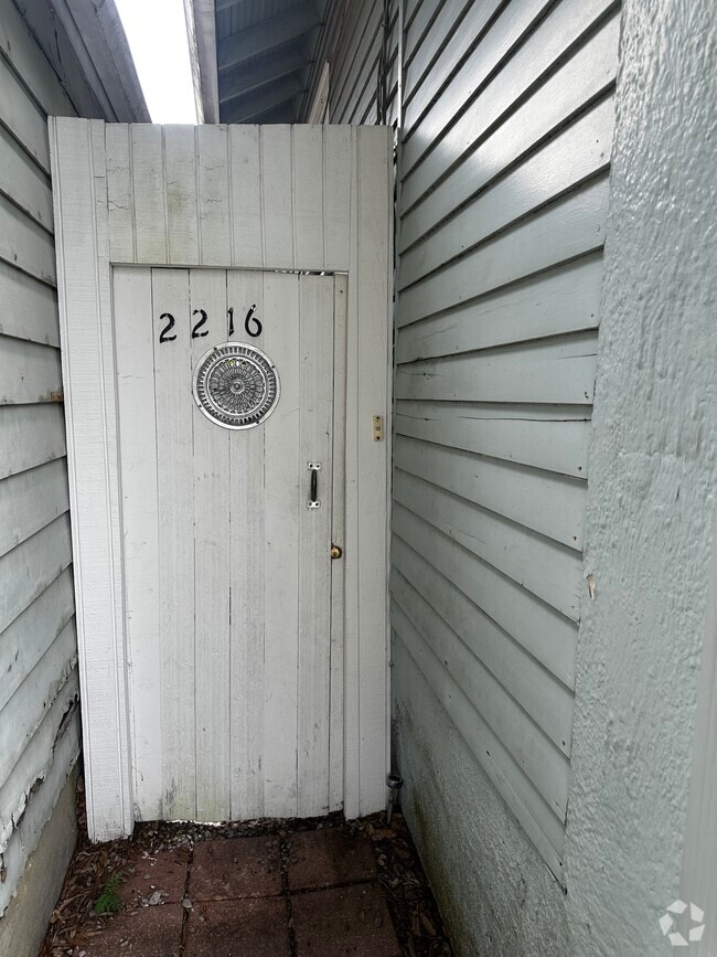 Building Photo - 2216 S Salcedo St Rental