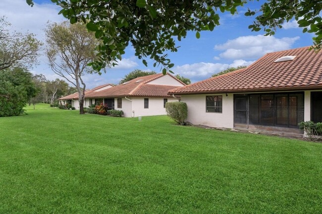 Photo - 6410 Royal Manor Cir