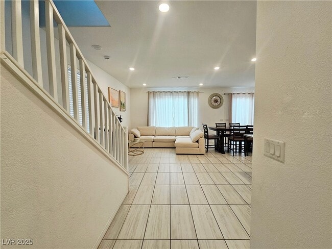 Photo - 8033 Adelaide Hls St