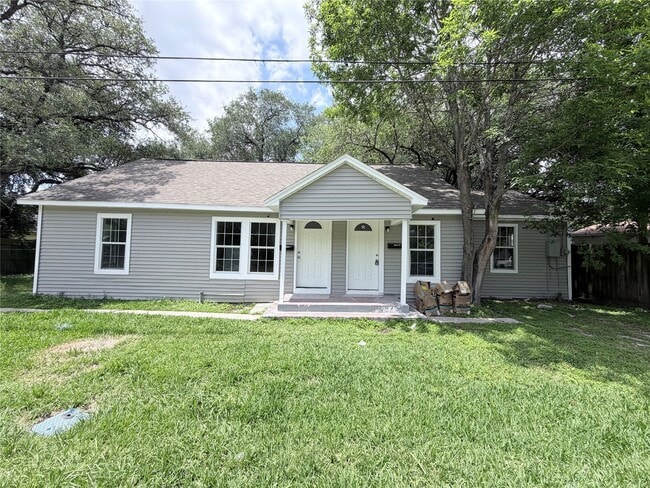 Photo - 106 S 6th St