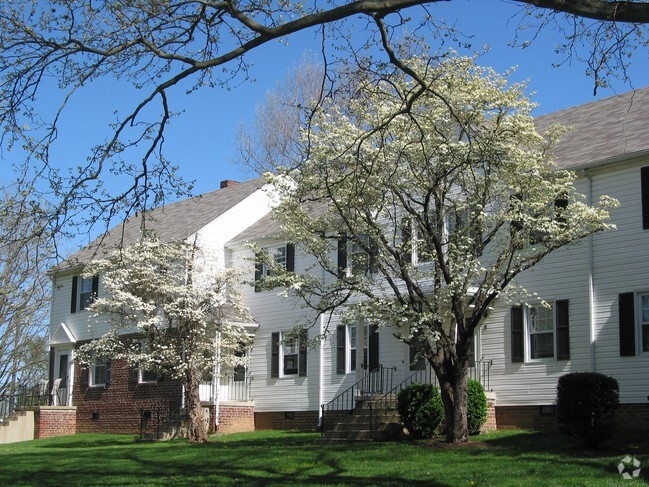 Building Photo - Generals' Retreat Rental