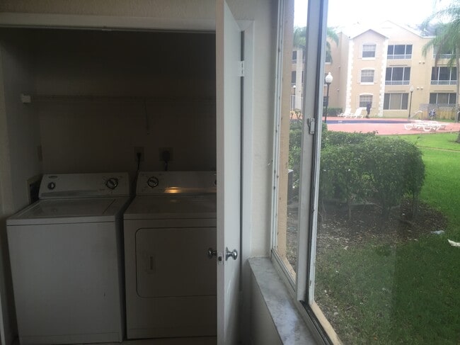 Photo - 2880 N Oakland Forest Dr Unidad 110