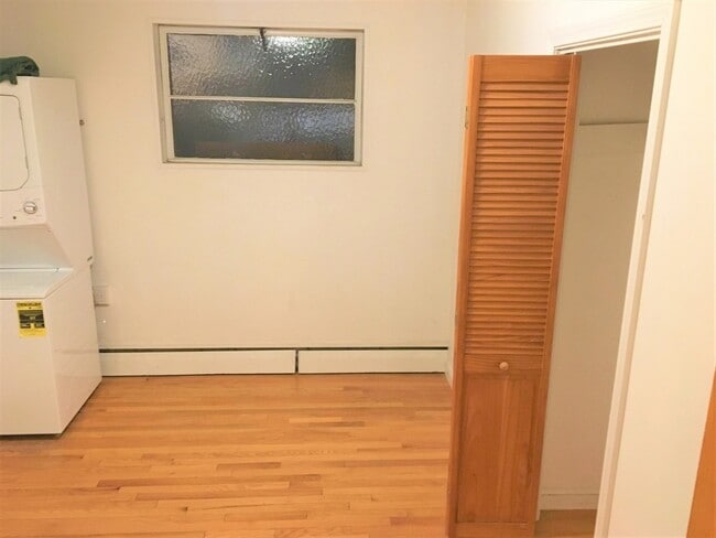 Building Photo - 391 Langley Rd Rental