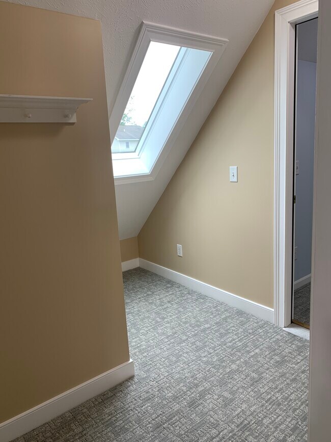 10471 E Cherry Bend Rd Unit Upstairs