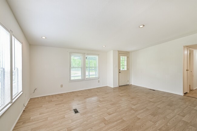 Photo - 1749 Max Rd