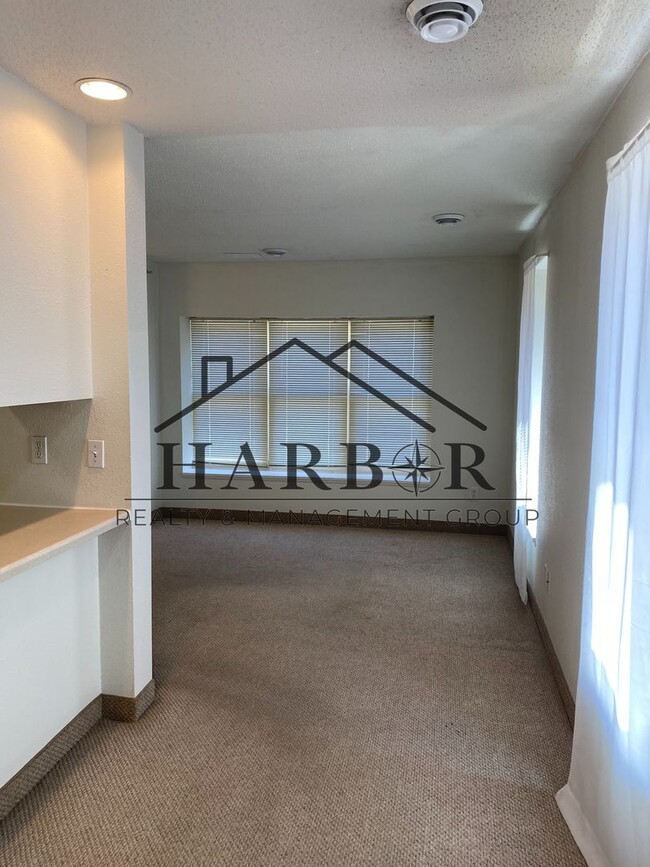 Photo - 146 S Broadway Ave Unit 102