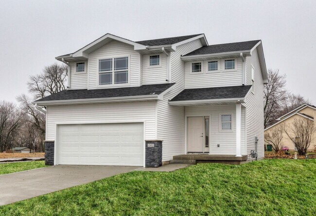 Building Photo - 4 bed / 2.5 Bath in Altoona Rental