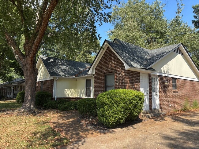 3104 Ingleside Dr