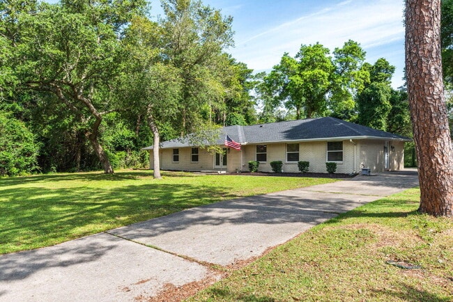 Building Photo - 2507 Edgewater Dr