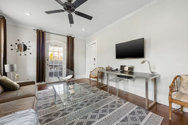 Photo - 536 Hawthorne Ln Unidad ID1331058P