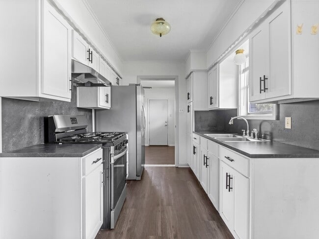 Photo - 147 9th St