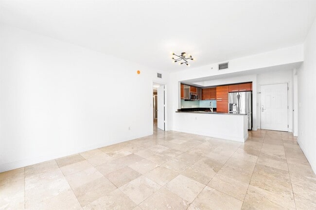 Building Photo - 2030 S Douglas Rd Unit 807