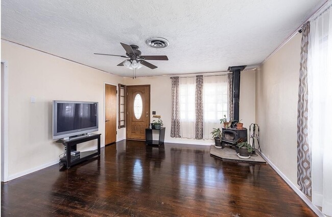 Photo - 1505 Thayer Dr