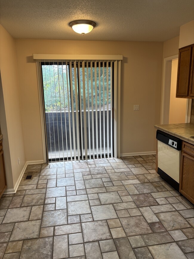 Photo - 176 Kinloch Ct