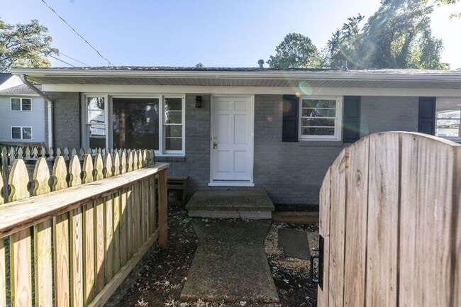 Building Photo - 104 Stratford Ct Unit A Rental