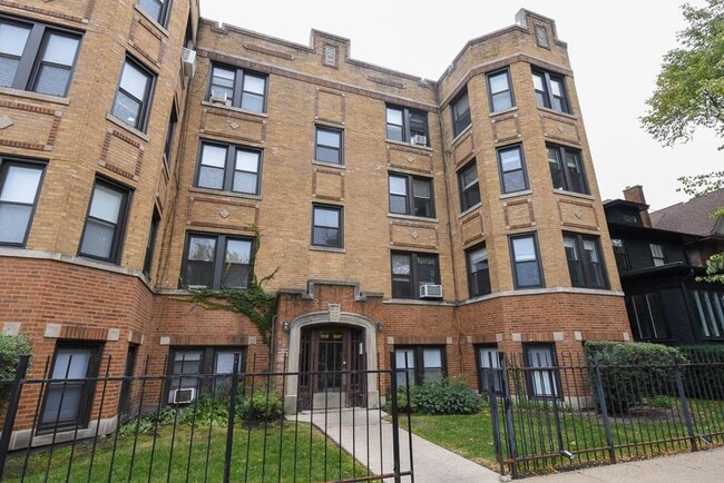 Building Photo - 1417 W Hutchinson St Rental