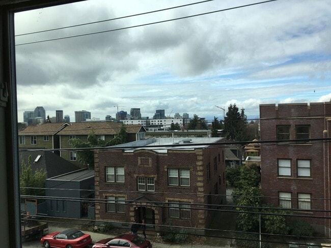 310 12th Ave E Unit 206