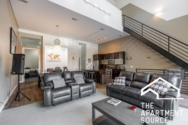 Photo - 1002 W Lake St Unit 2