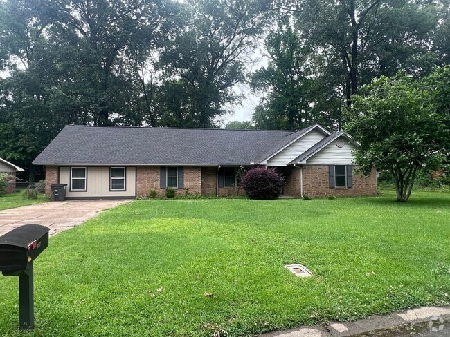 Building Photo - 206 Indian Trail Rental