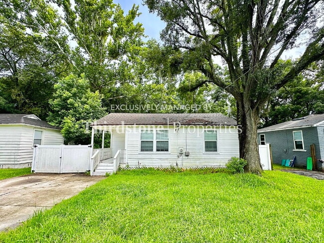 Building Photo - 2748 Gilmore St Rental
