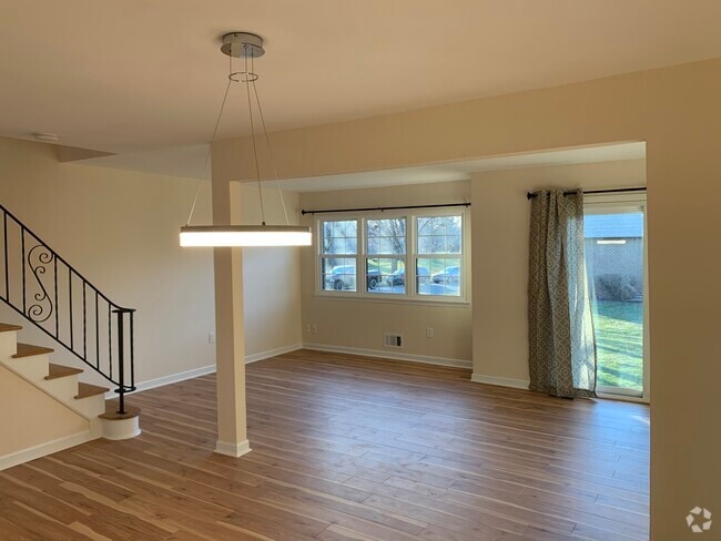 Building Photo - 1702 Regents Ct Rental