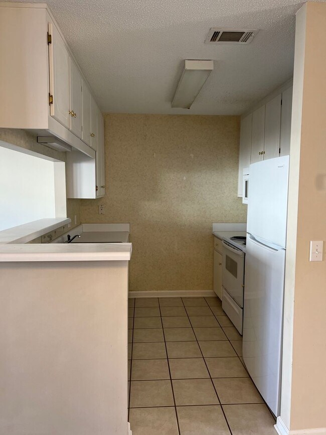 Available NOW 121 S. springview Drive Townhome Townhome Rental in