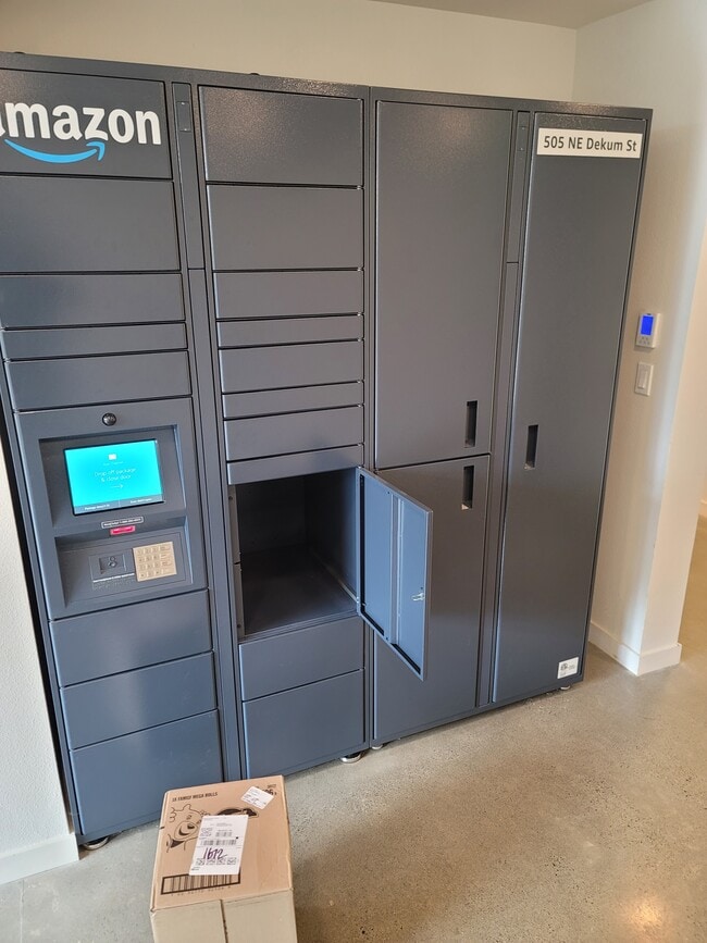 Photo - 505 Dekum Apartments