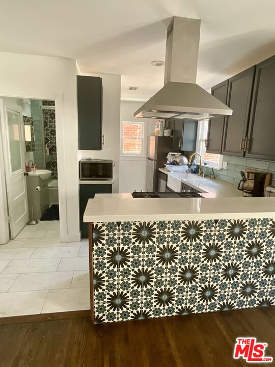 Building Photo - 534 W 10th St