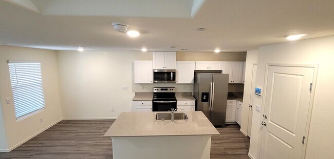 Photo - LIKE BRAND NEW AND BEAUTIFUL! 3 BEDROOMS, ...